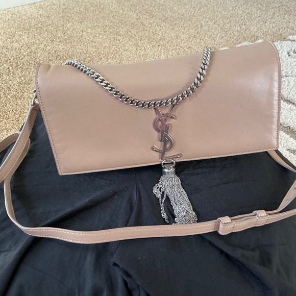 Exquisite Saint Laurent Kate Tassel shoulder bag in beige leather - Picture 1 of 9